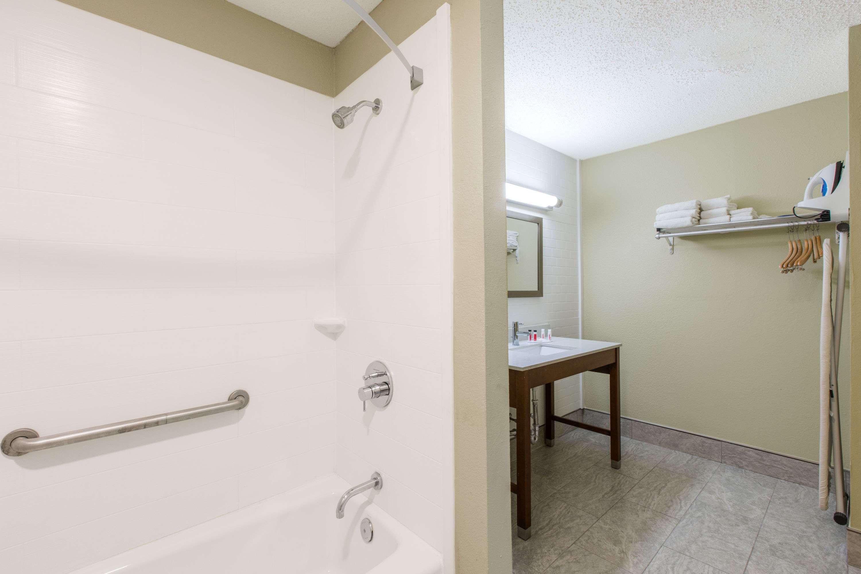 Days Inn & Suites Big Spring Eksteriør bilde